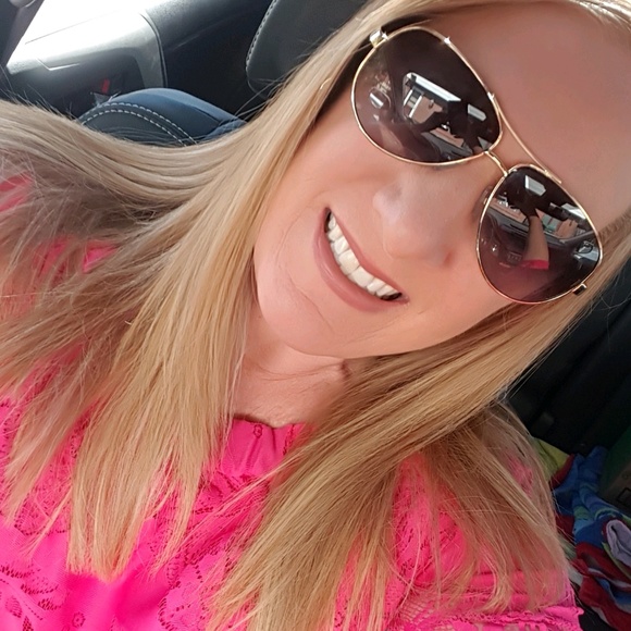 Meet your Posher, Luanne - Picture 1 of 1